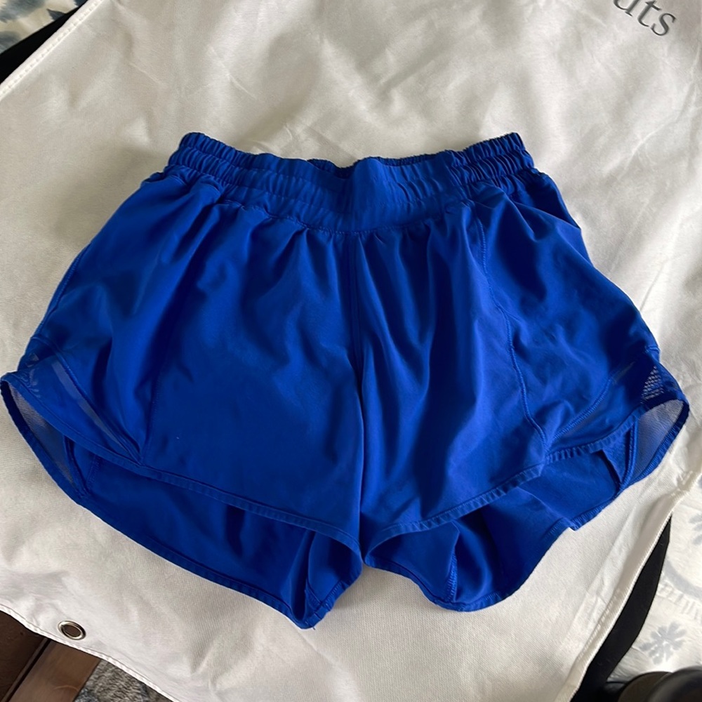 Lululemon shorts 4” Hotty hot